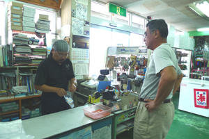 釣具店の店員